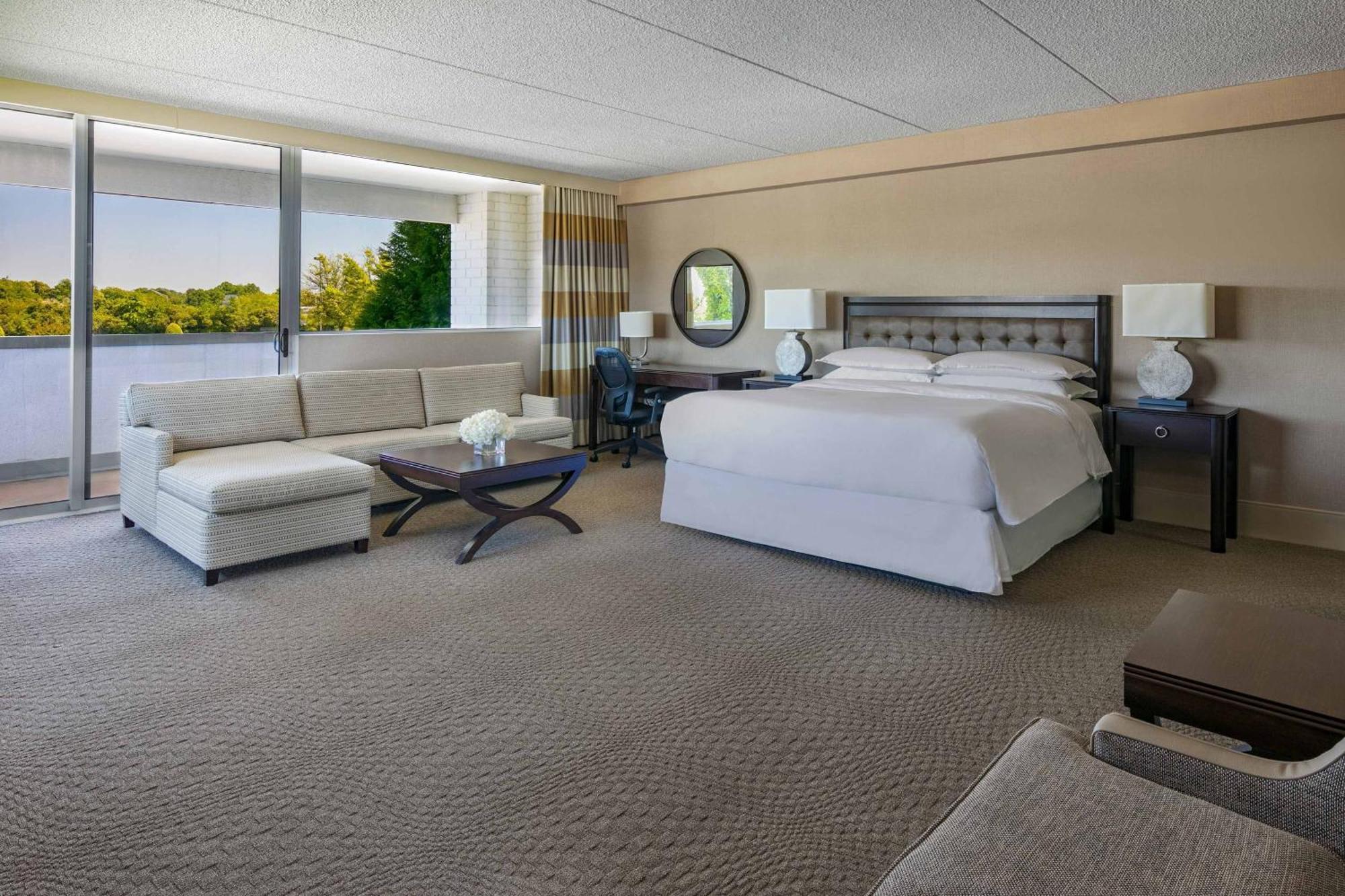 Sheraton 3*